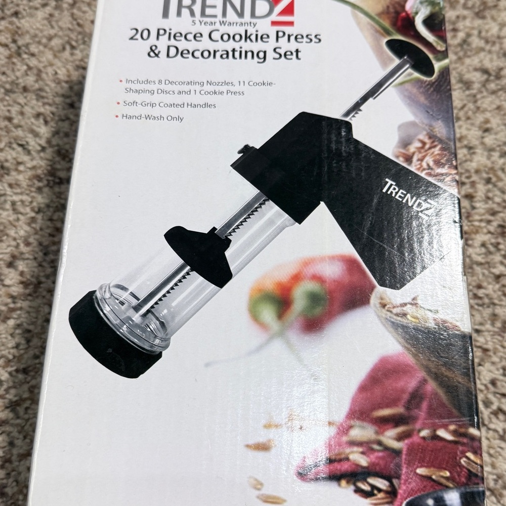 New Trendz Cookie Press and Decorating Set NIB